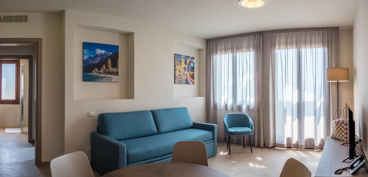 Le Torri Del Garda Familyspa Resort Torri Del Benaco Exteriör bild