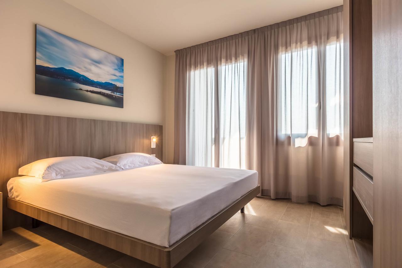Le Torri Del Garda Familyspa Resort Torri Del Benaco Exteriör bild
