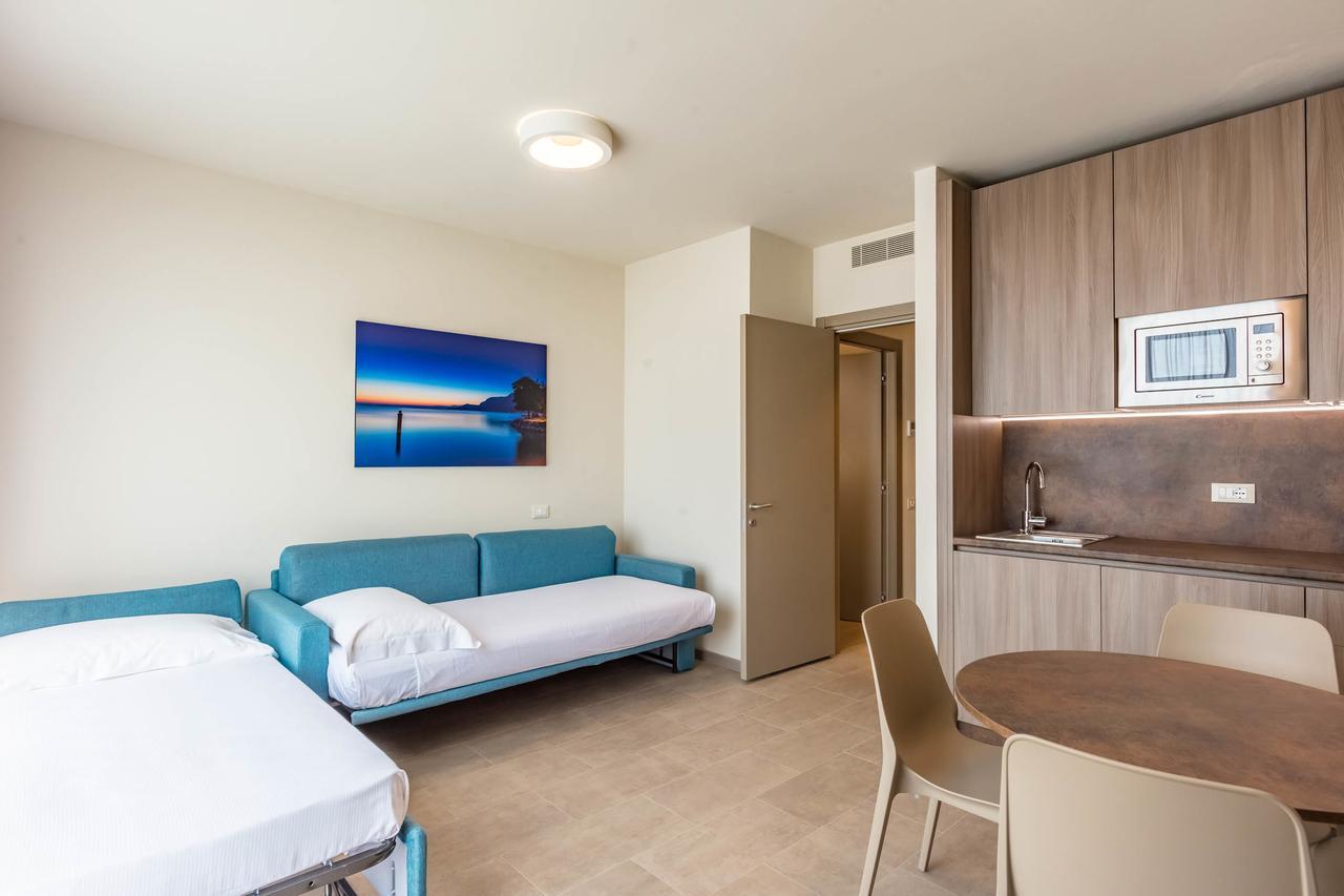 Le Torri Del Garda Familyspa Resort Torri Del Benaco Exteriör bild