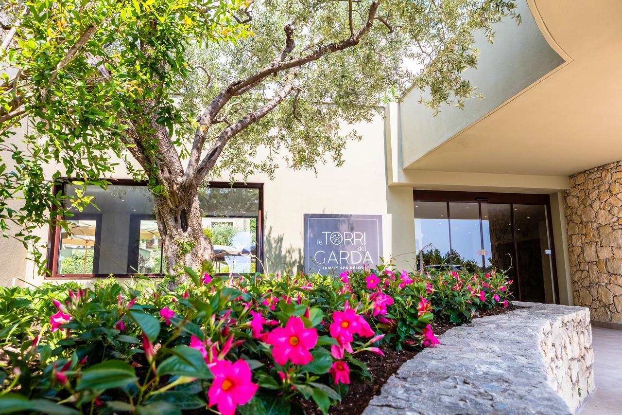 Le Torri Del Garda Familyspa Resort Torri Del Benaco Exteriör bild