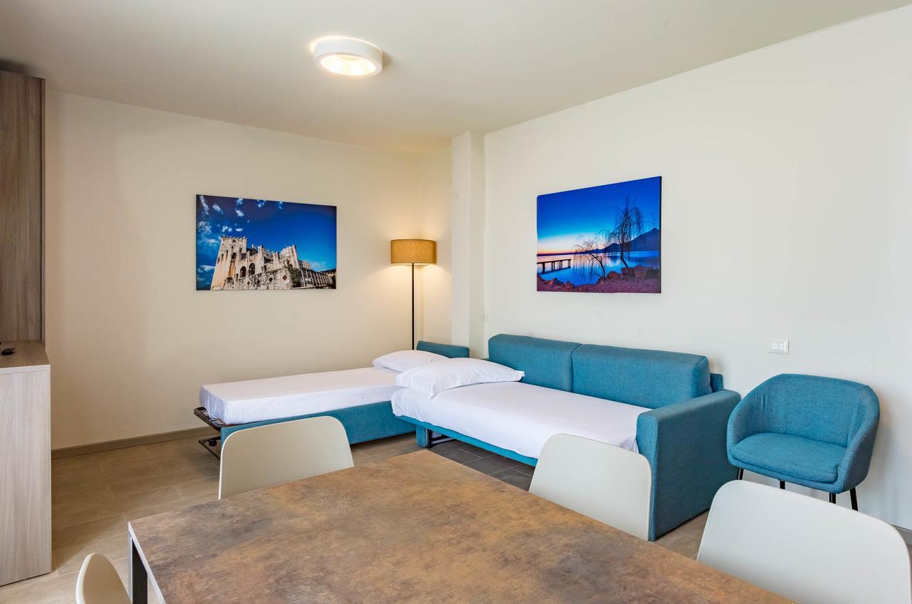 Le Torri Del Garda Familyspa Resort Torri Del Benaco Rum bild