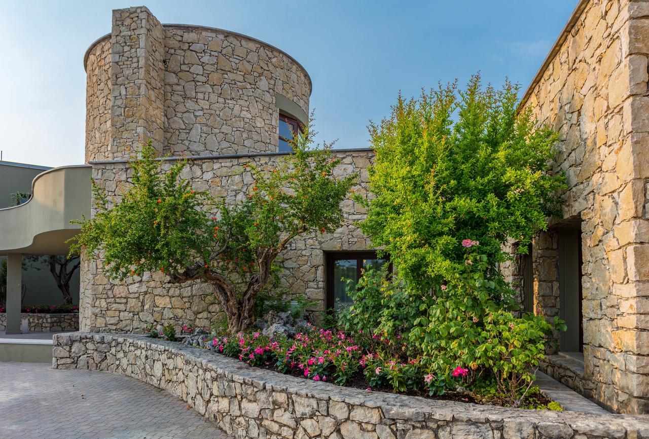 Le Torri Del Garda Familyspa Resort Torri Del Benaco Exteriör bild