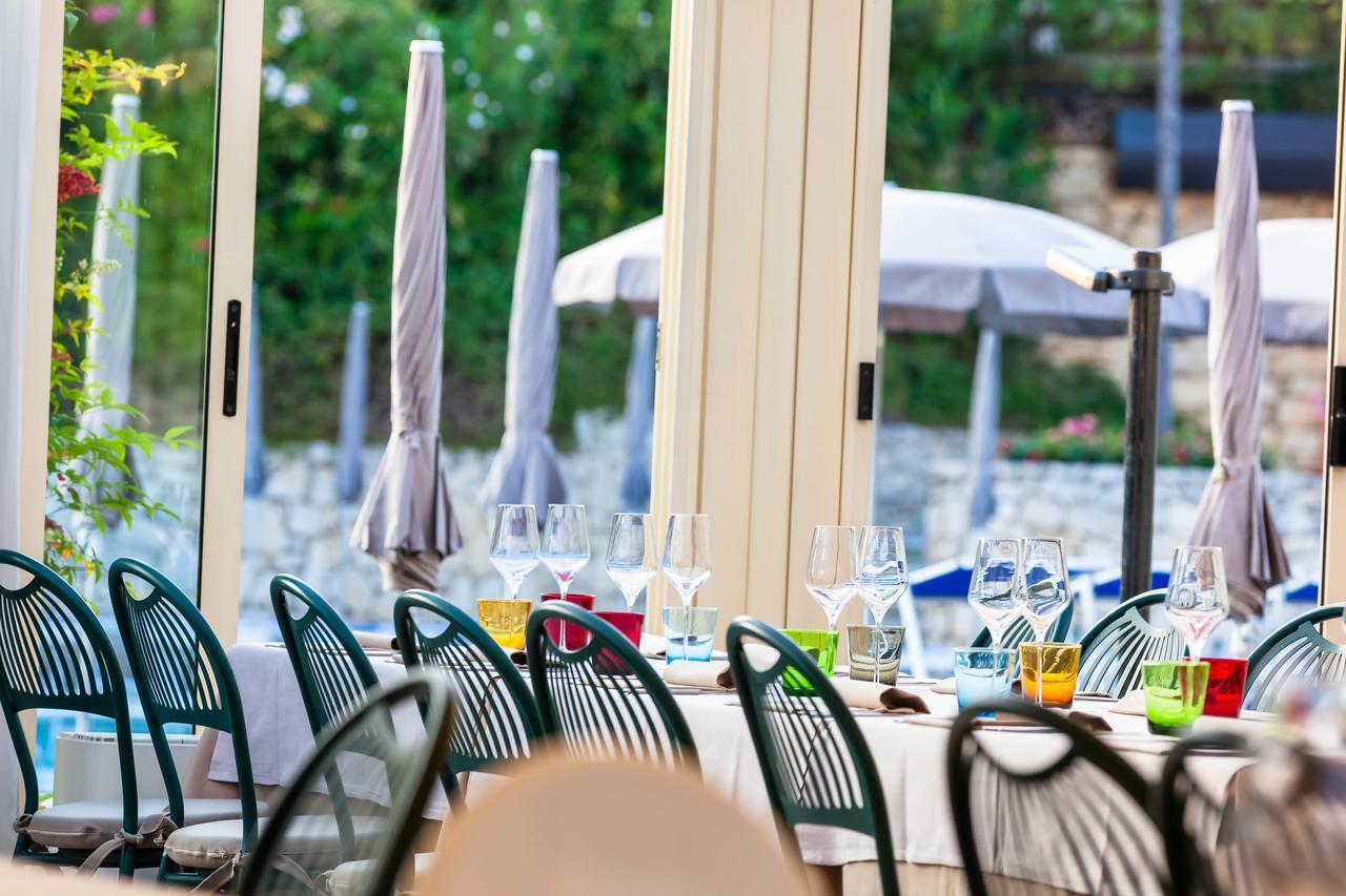 Le Torri Del Garda Familyspa Resort Torri Del Benaco Exteriör bild