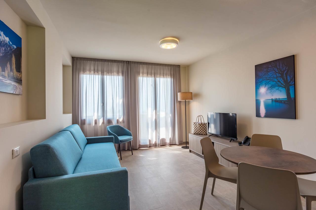 Le Torri Del Garda Familyspa Resort Torri Del Benaco Exteriör bild