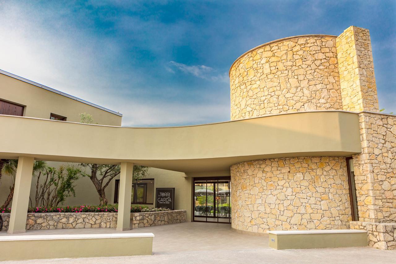 Le Torri Del Garda Familyspa Resort Torri Del Benaco Exteriör bild