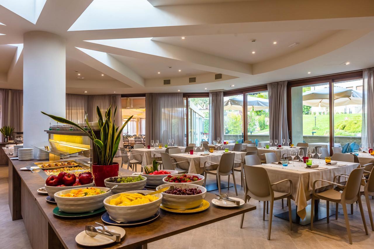Le Torri Del Garda Familyspa Resort Torri Del Benaco Exteriör bild