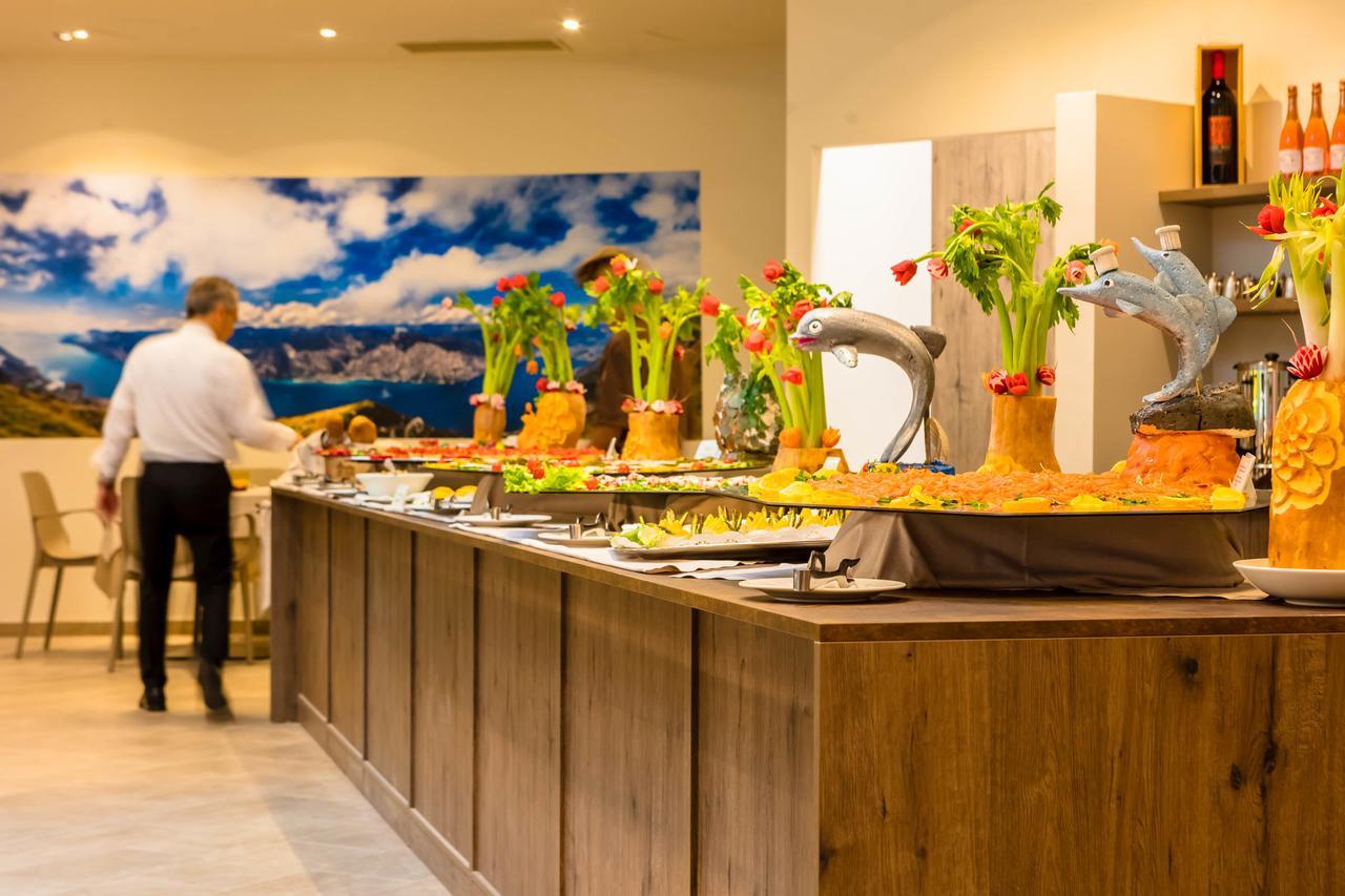 Le Torri Del Garda Familyspa Resort Torri Del Benaco Exteriör bild