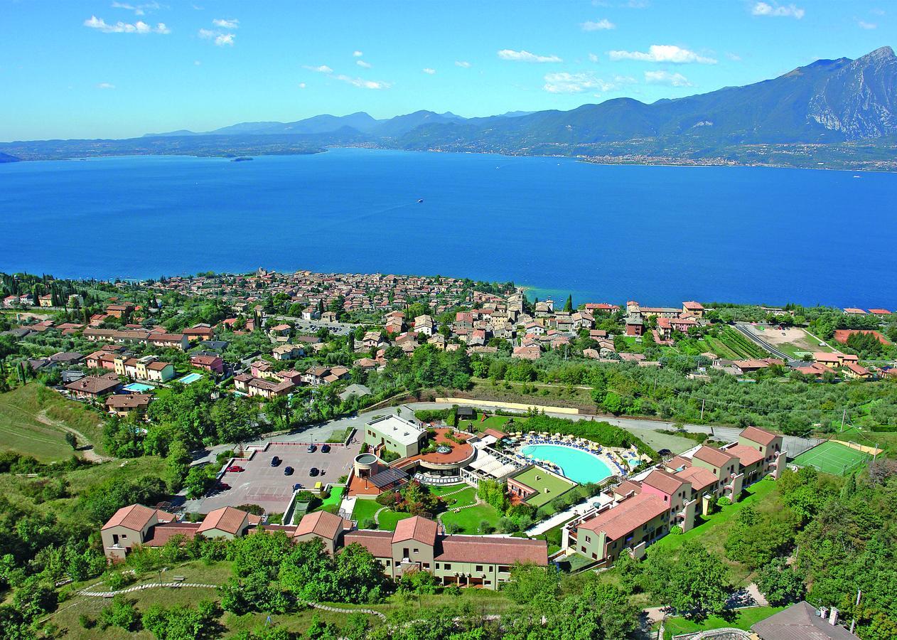 Le Torri Del Garda Familyspa Resort Torri Del Benaco Exteriör bild