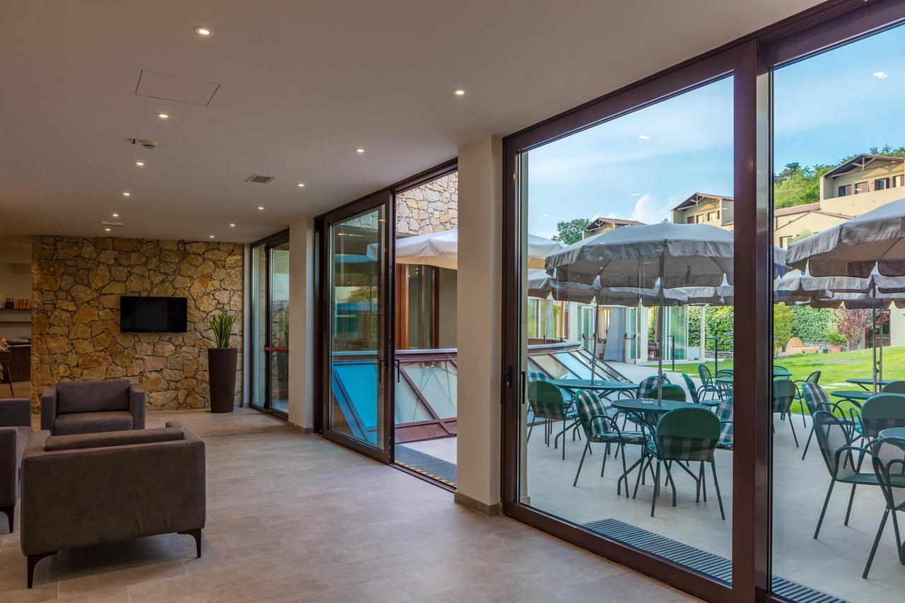 Le Torri Del Garda Familyspa Resort Torri Del Benaco Exteriör bild