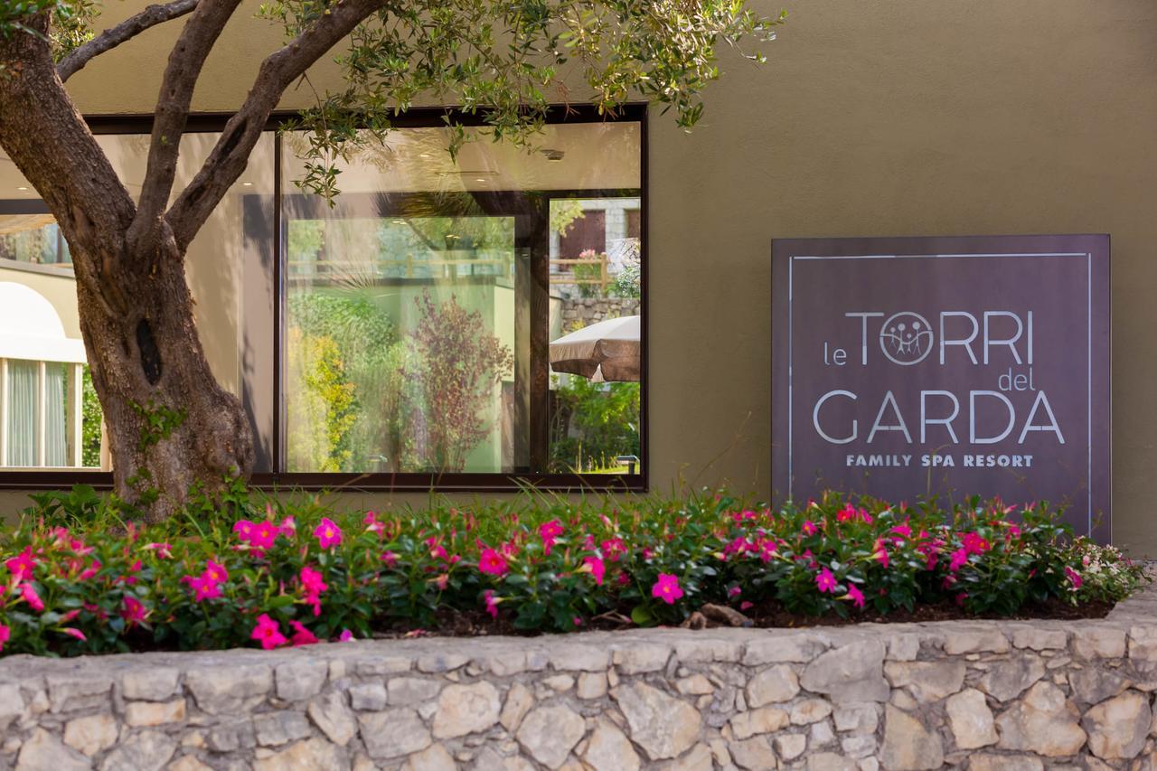 Le Torri Del Garda Familyspa Resort Torri Del Benaco Exteriör bild