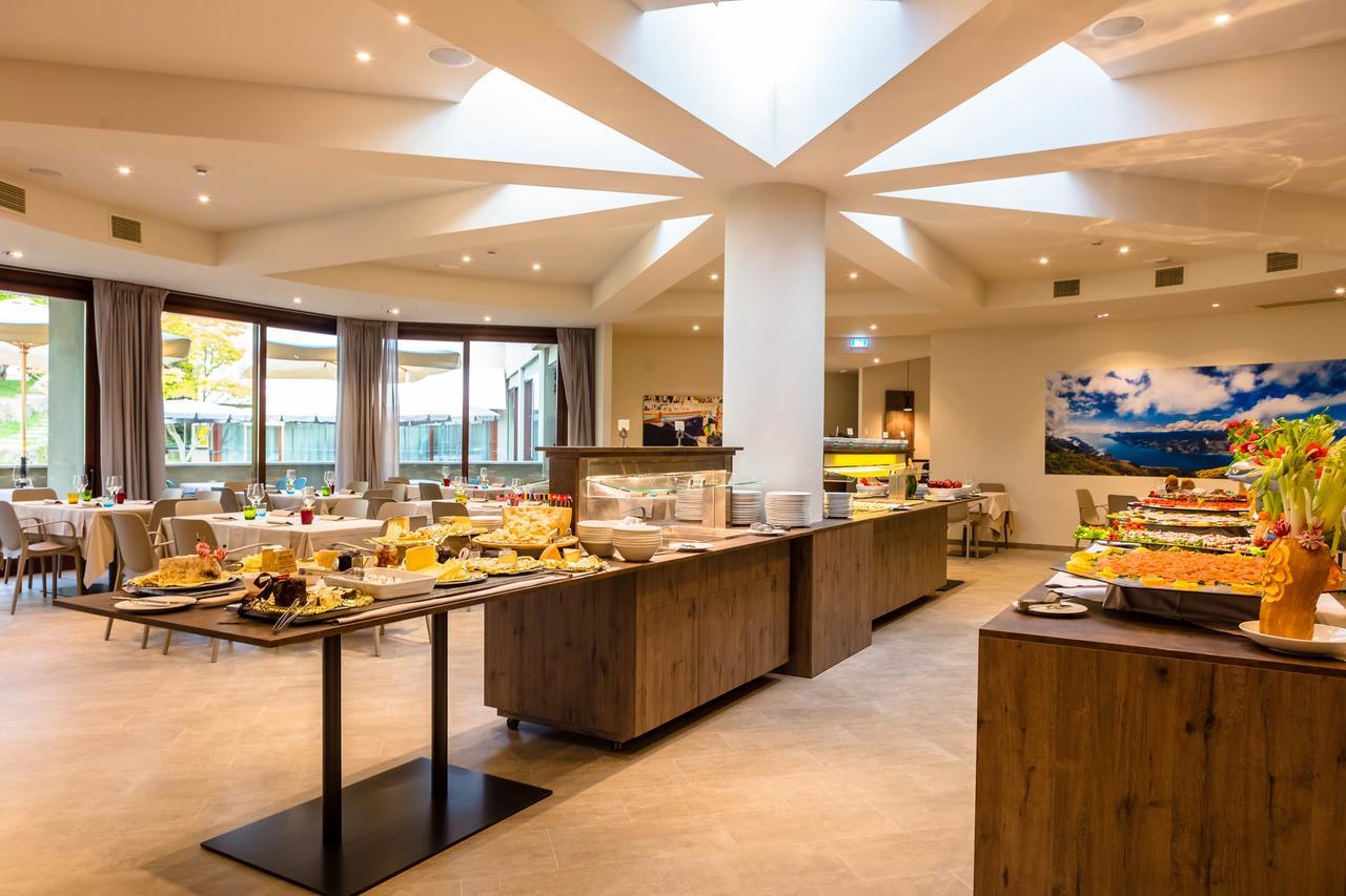 Le Torri Del Garda Familyspa Resort Torri Del Benaco Exteriör bild