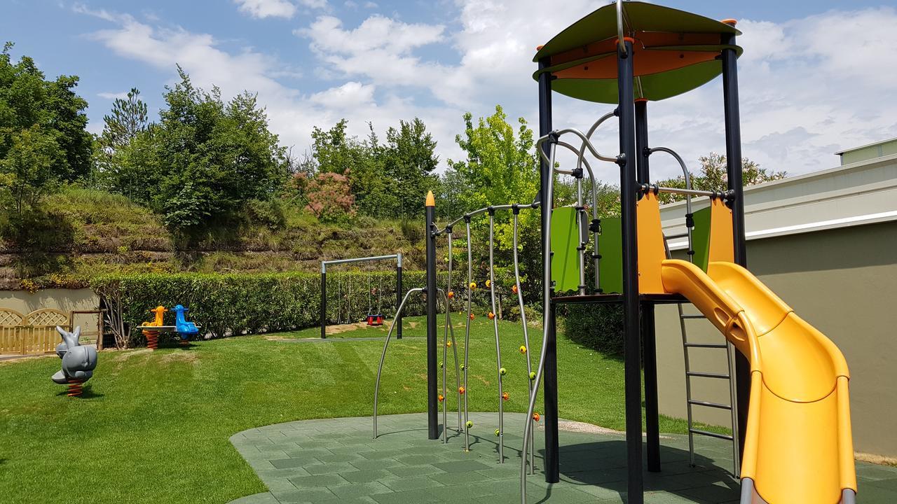 Le Torri Del Garda Familyspa Resort Torri Del Benaco Exteriör bild