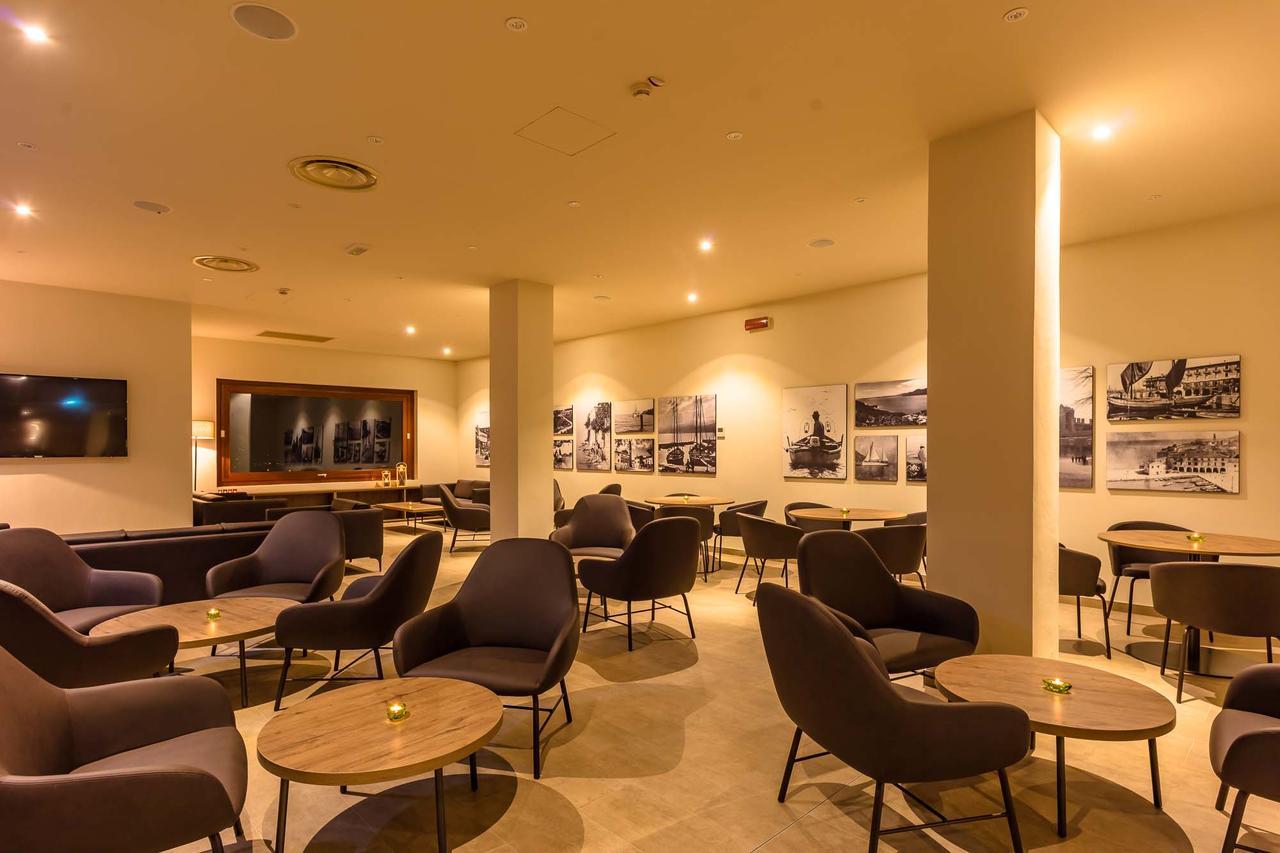 Le Torri Del Garda Familyspa Resort Torri Del Benaco Exteriör bild