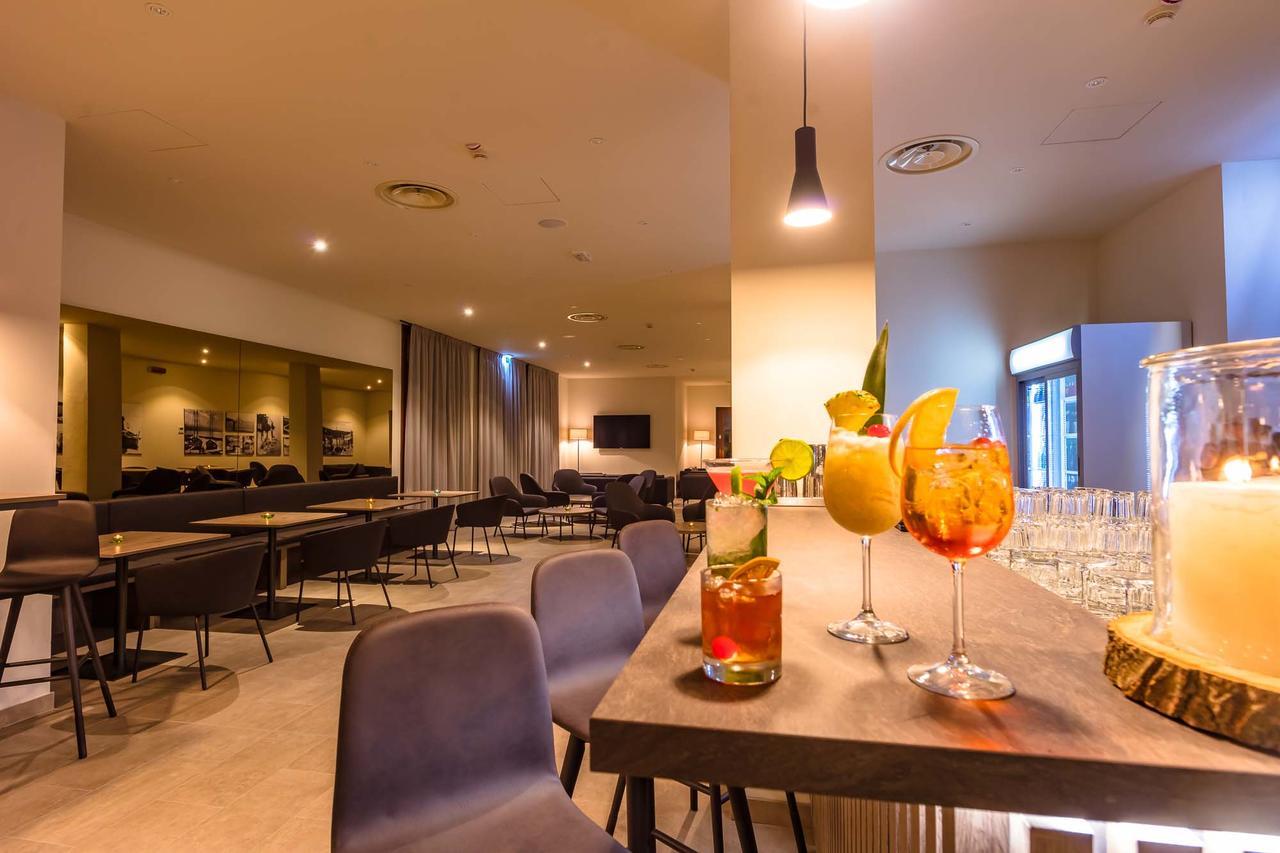 Le Torri Del Garda Familyspa Resort Torri Del Benaco Exteriör bild