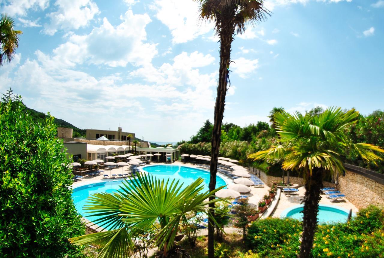 Le Torri Del Garda Familyspa Resort Torri Del Benaco Exteriör bild
