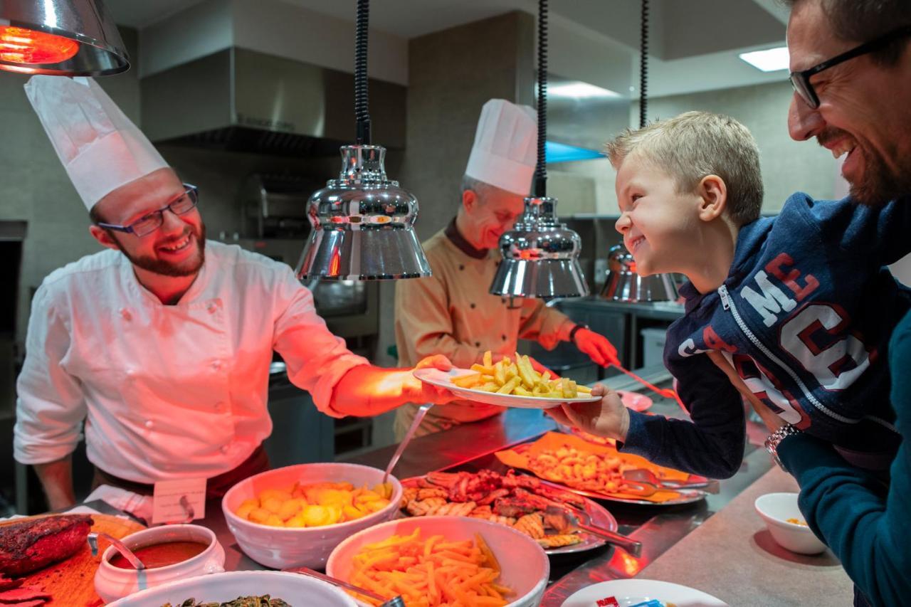 Le Torri Del Garda Familyspa Resort Torri Del Benaco Exteriör bild