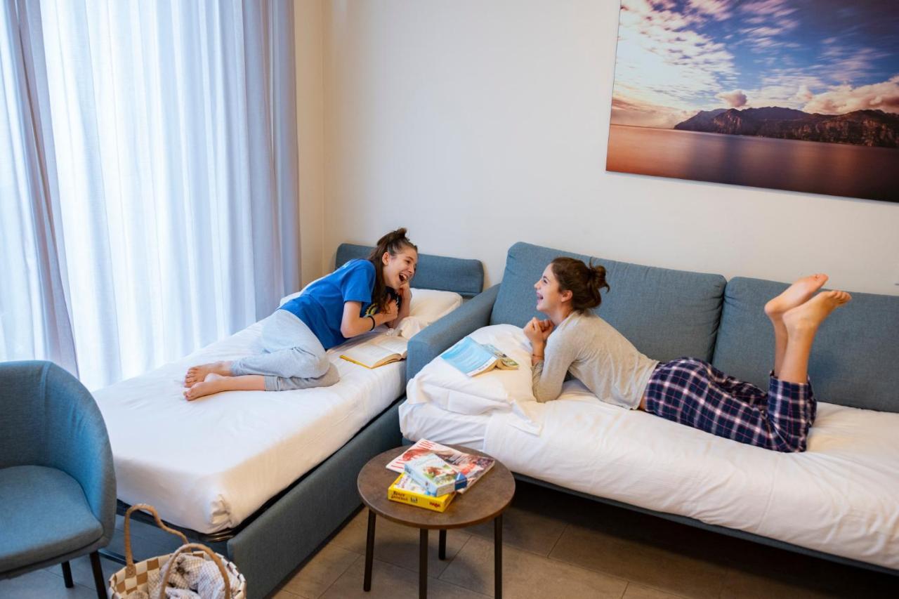 Le Torri Del Garda Familyspa Resort Torri Del Benaco Exteriör bild