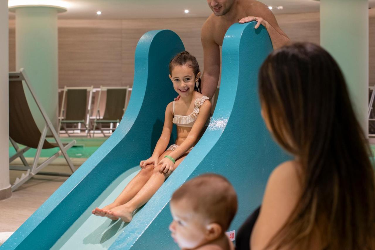 Le Torri Del Garda Familyspa Resort Torri Del Benaco Exteriör bild