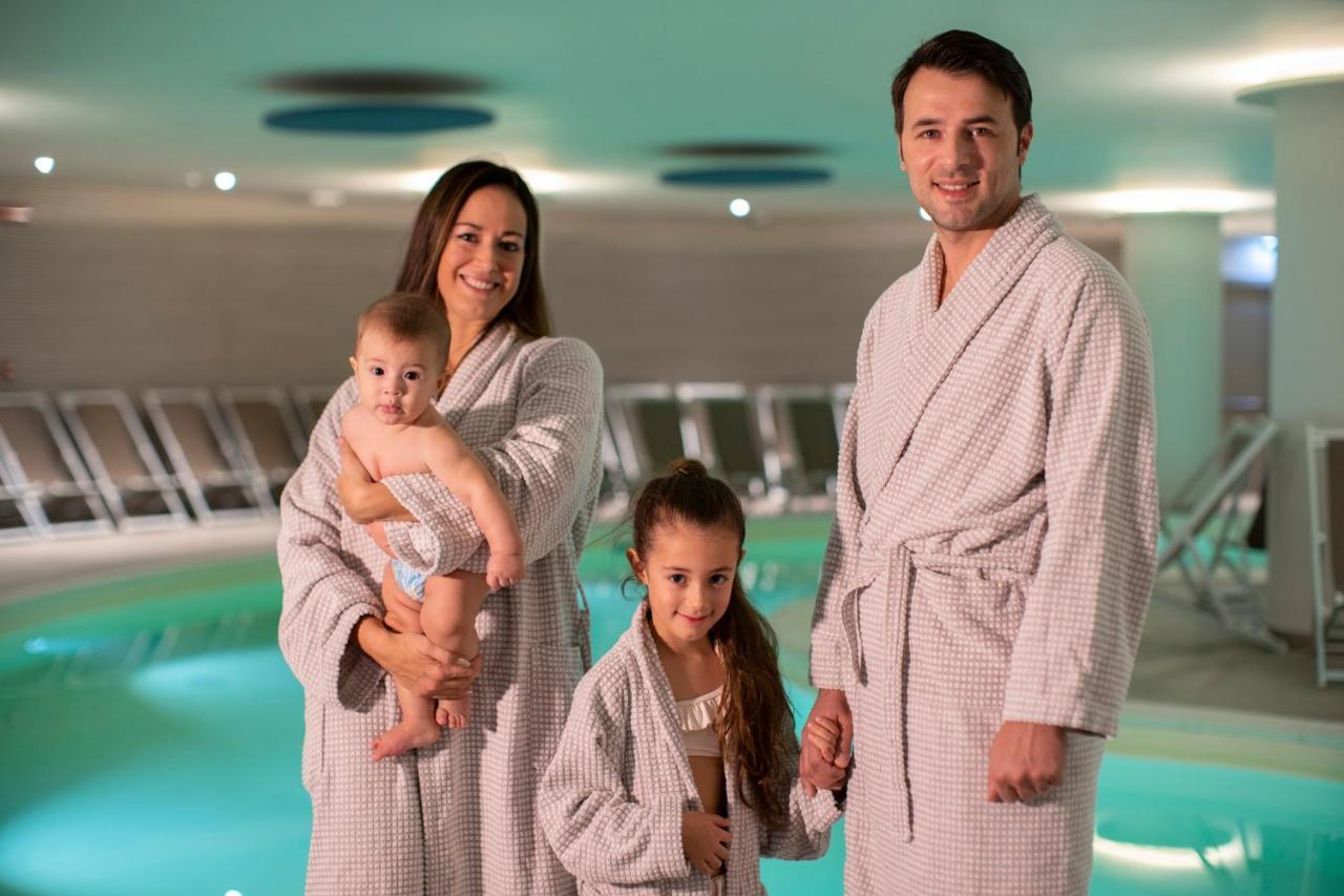 Le Torri Del Garda Familyspa Resort Torri Del Benaco Exteriör bild